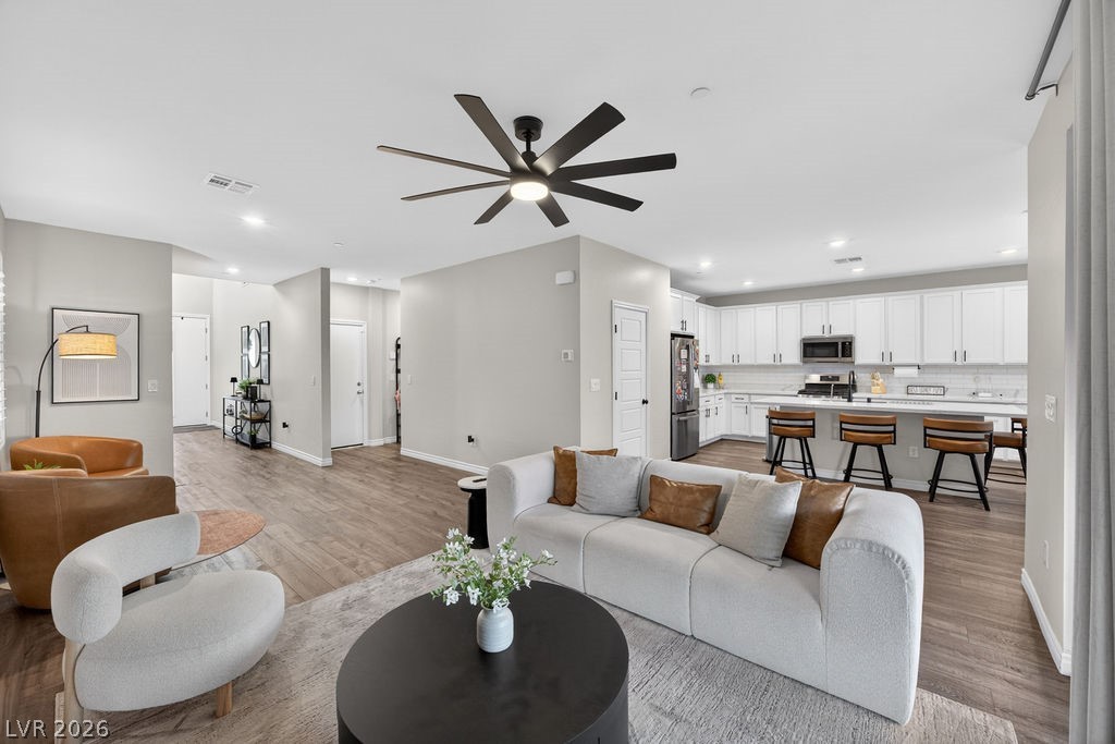 8854 Mountain Lion Avenue