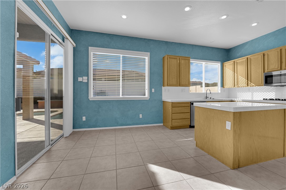 745 Diamond Bend Avenue