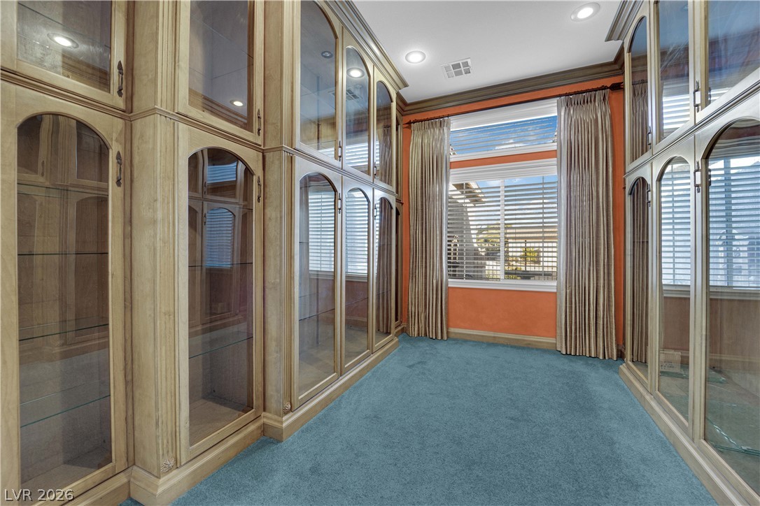 745 Diamond Bend Avenue