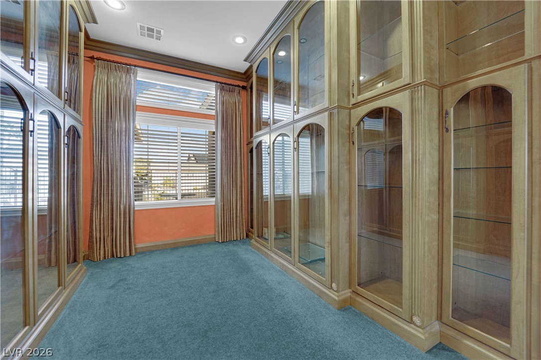 745 Diamond Bend Avenue