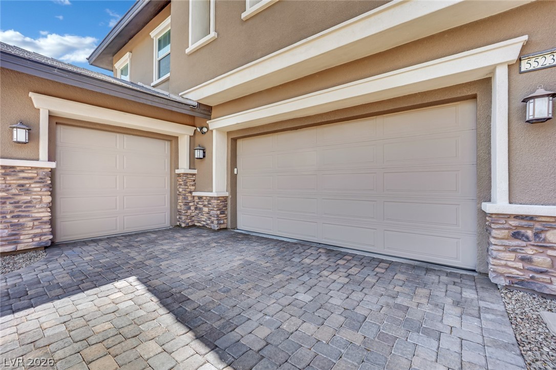 5523 Kyle Peak Court