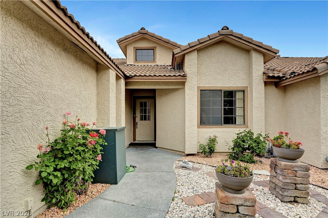 5736 Colwood Lane