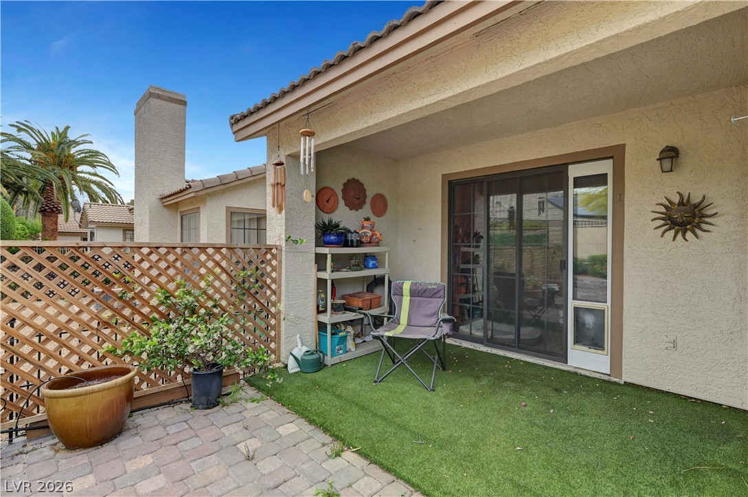 5736 Colwood Lane