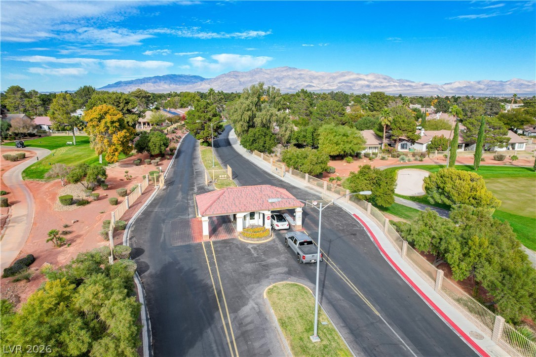 5736 Colwood Lane