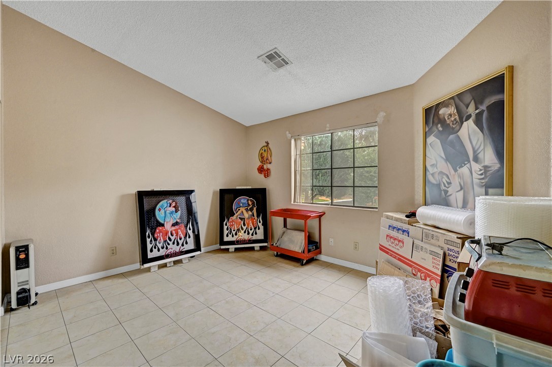 5736 Colwood Lane