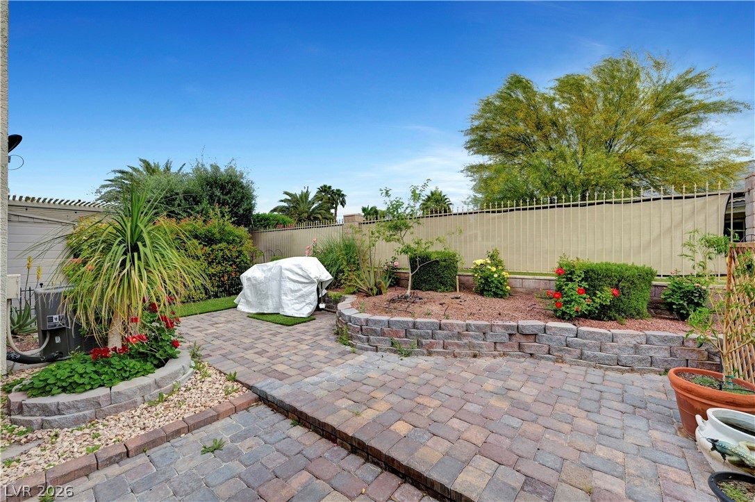 5736 Colwood Lane