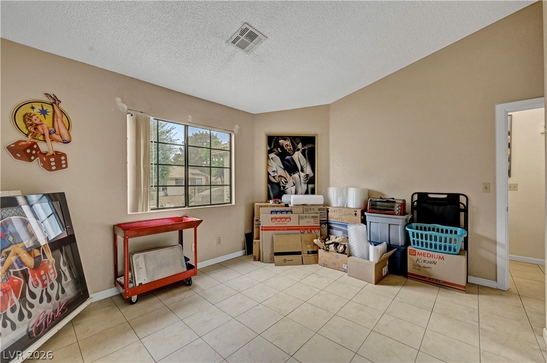 5736 Colwood Lane