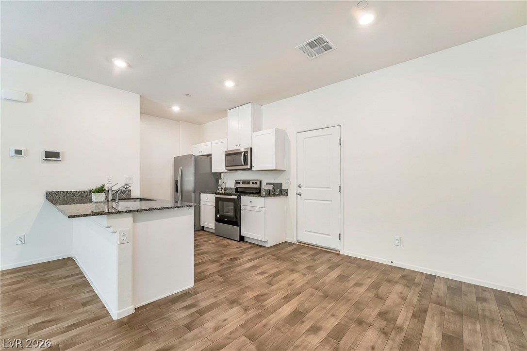 7483 Coastal Ledge Street