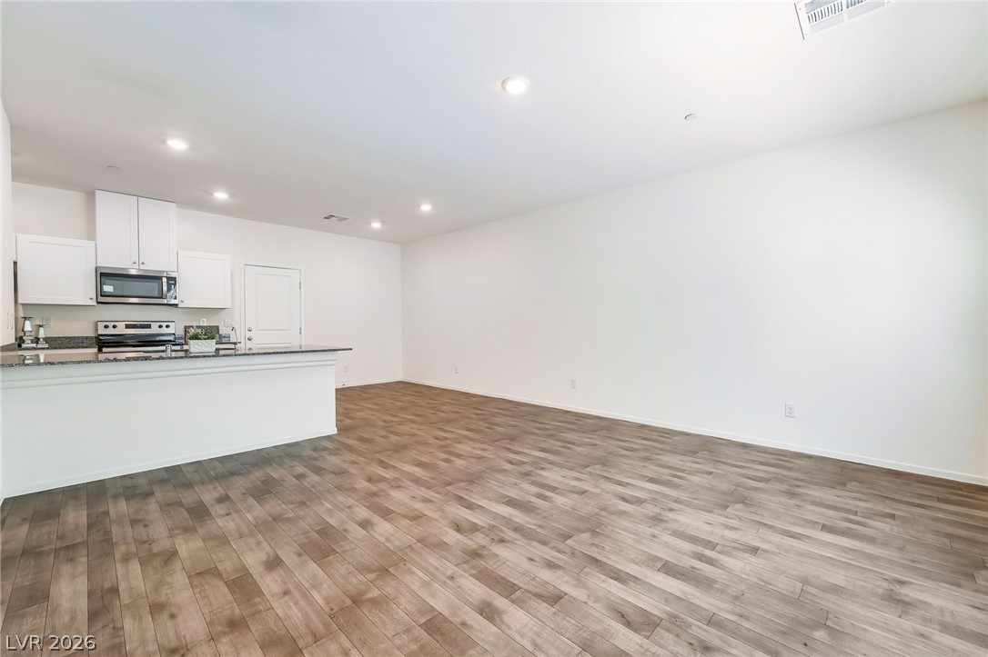 7483 Coastal Ledge Street