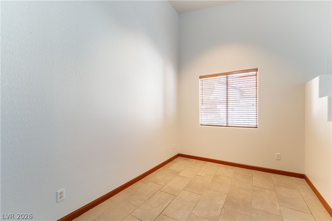 2110 Los Feliz Street 2014