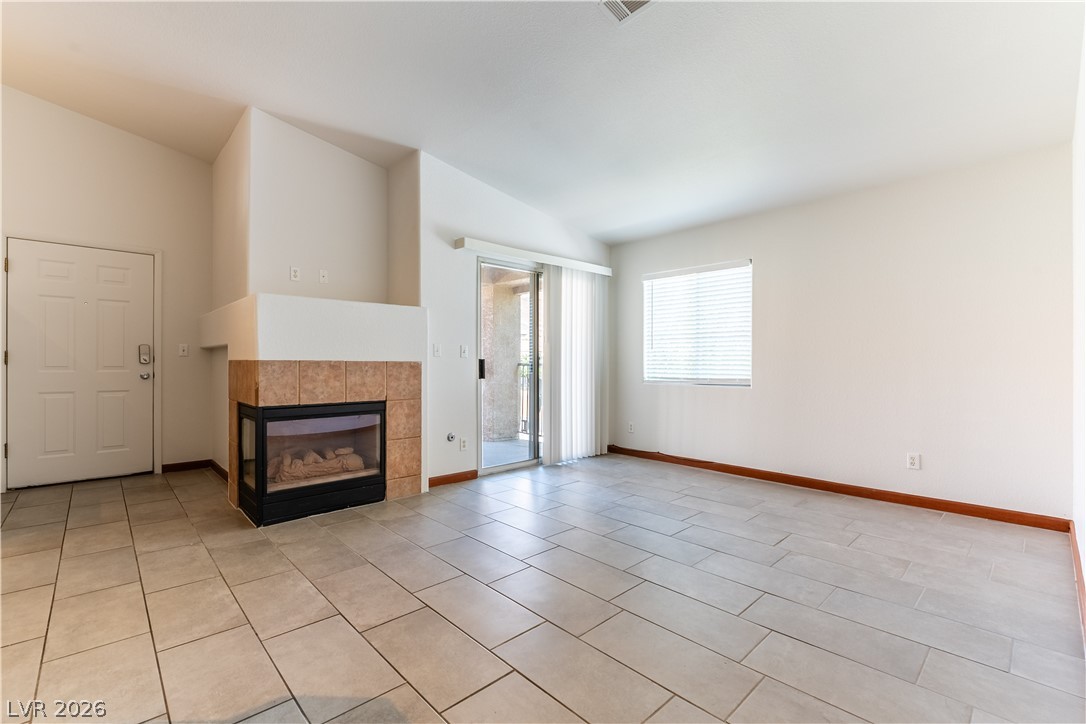 2110 Los Feliz Street 2014