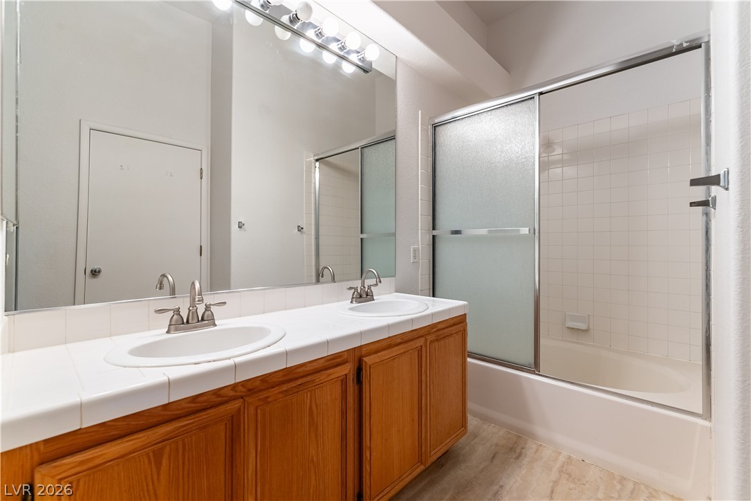 2110 Los Feliz Street 2014
