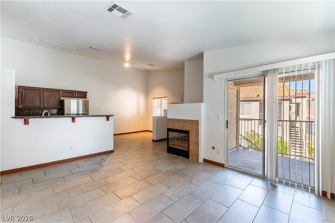 2110 Los Feliz Street 2014