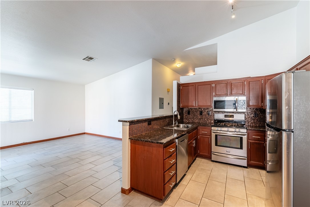 2110 Los Feliz Street 2014