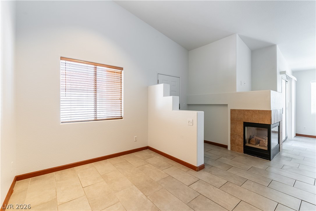 2110 Los Feliz Street 2014