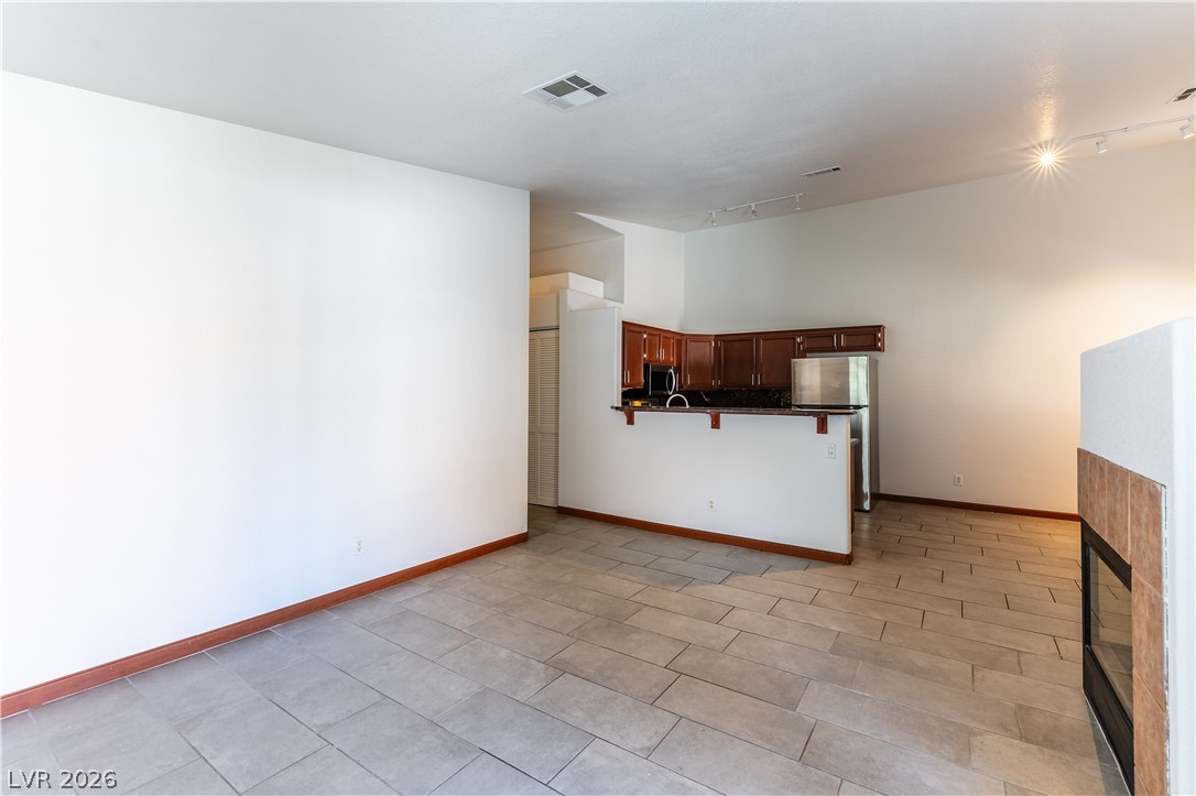 2110 Los Feliz Street 2014