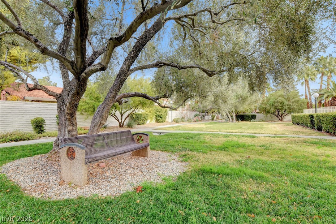 2216 Plaza Del Robles