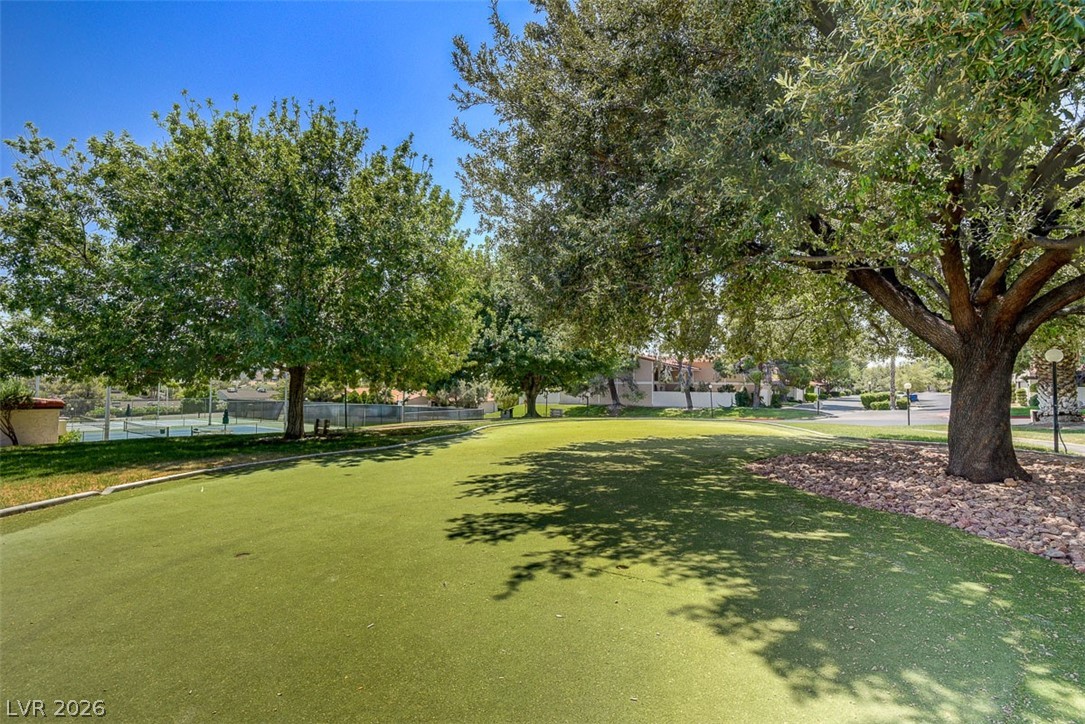2216 Plaza Del Robles