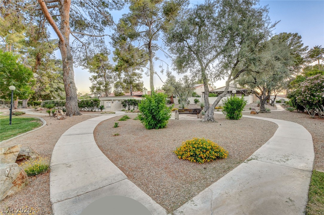 2216 Plaza Del Robles