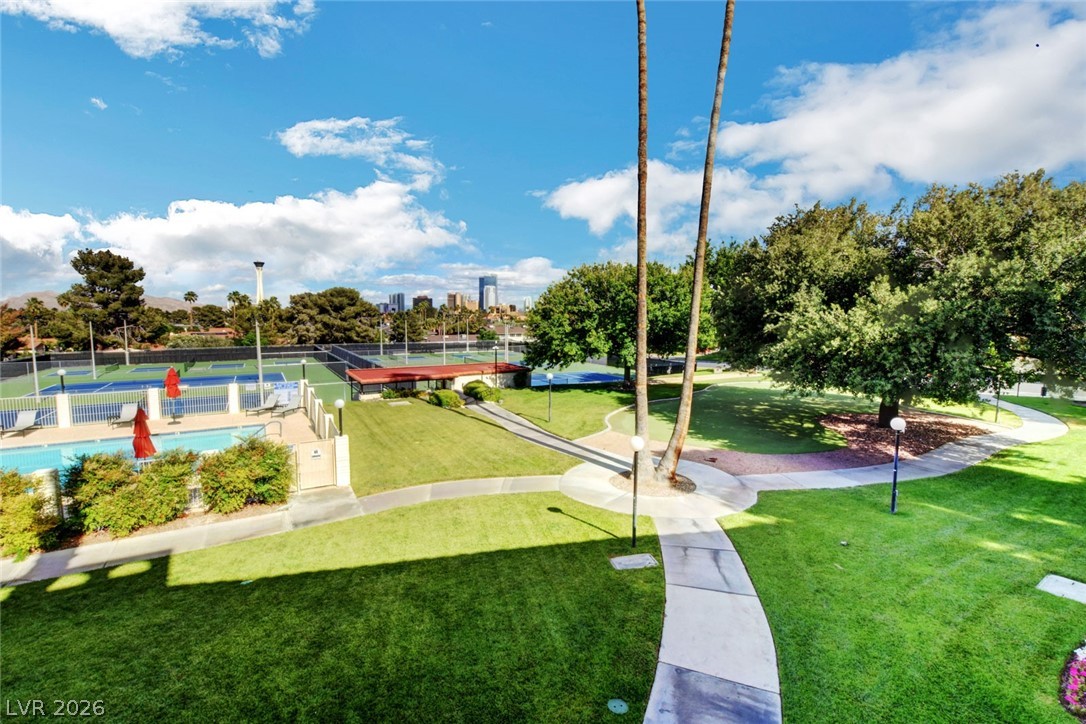 2216 Plaza Del Robles