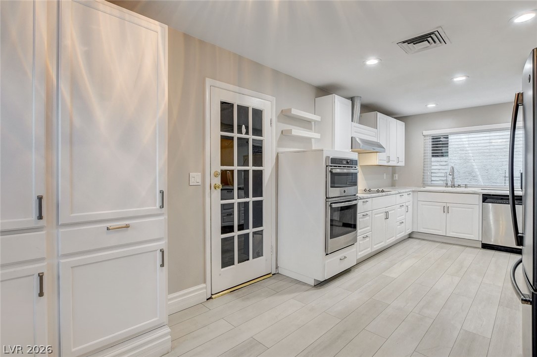 2216 Plaza Del Robles