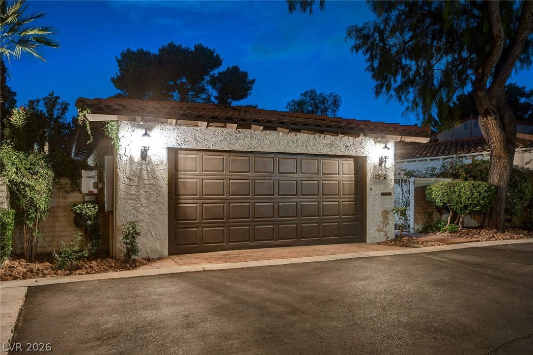 2216 Plaza Del Robles