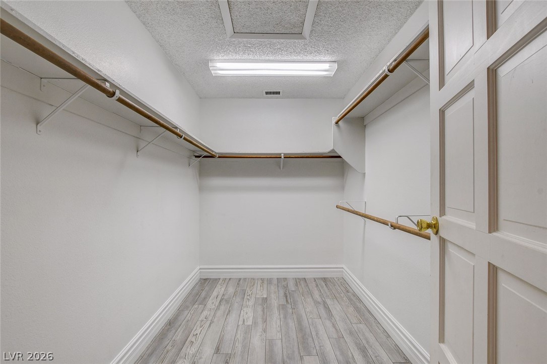 2216 Plaza Del Robles