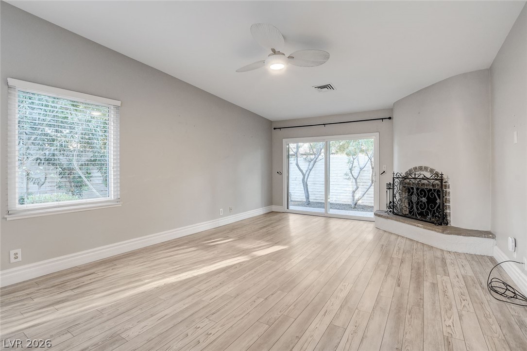 2216 Plaza Del Robles