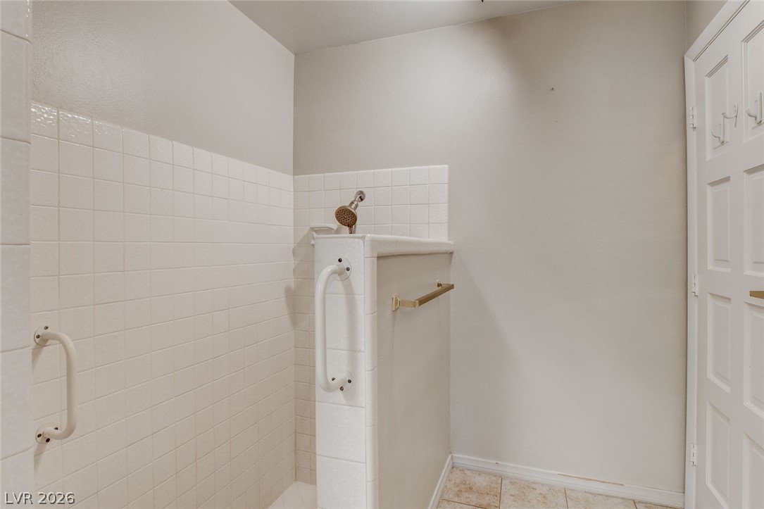 2216 Plaza Del Robles