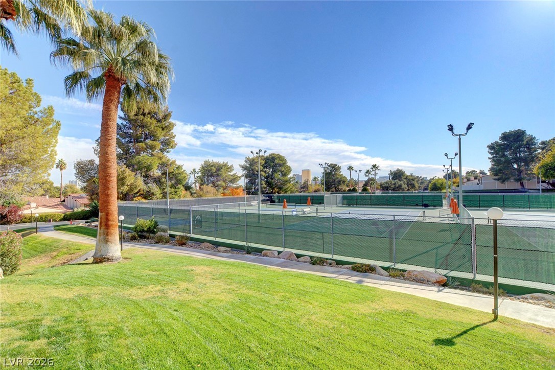 2216 Plaza Del Robles