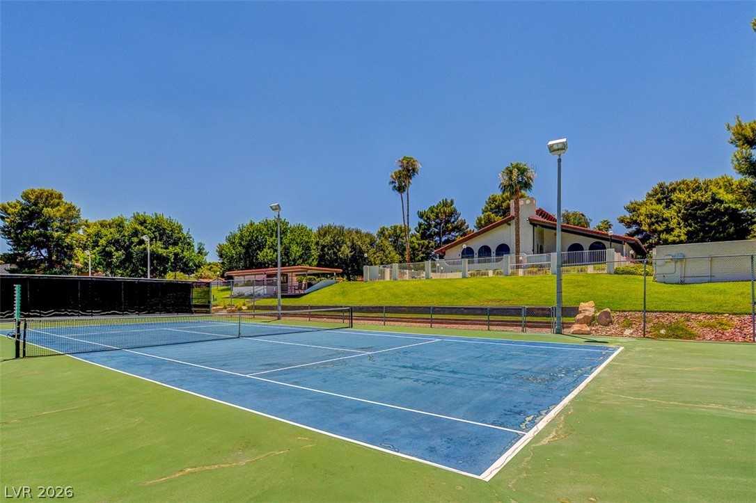 2216 Plaza Del Robles