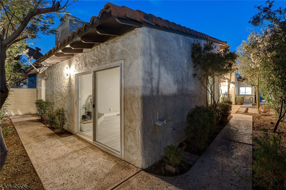 2216 Plaza Del Robles