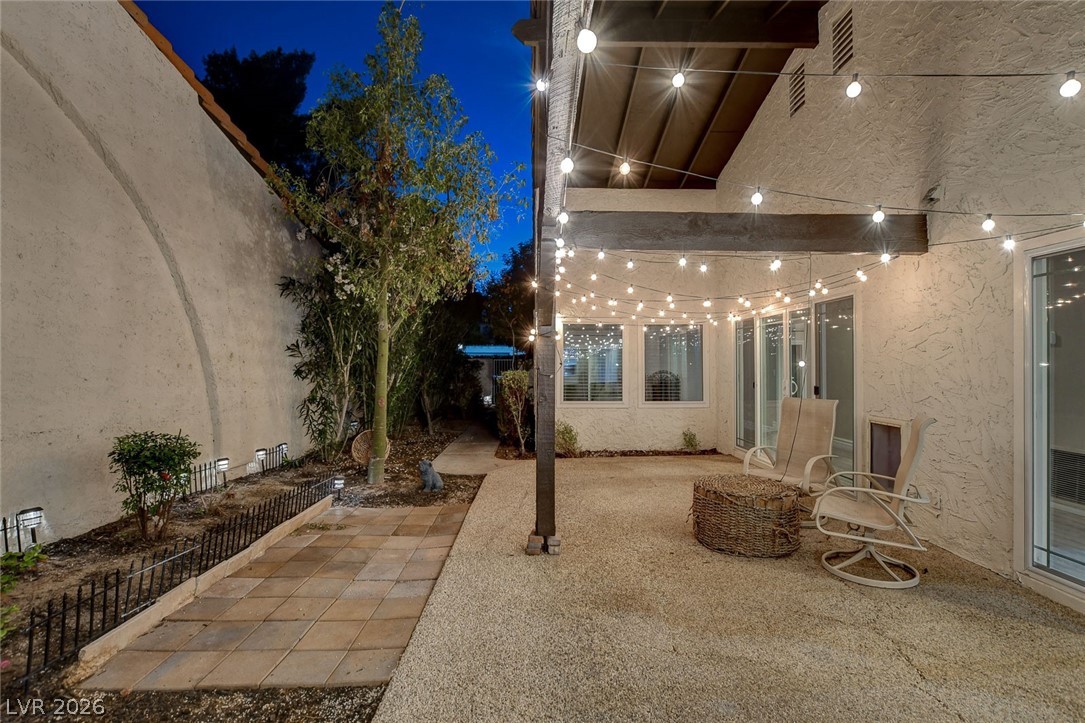 2216 Plaza Del Robles