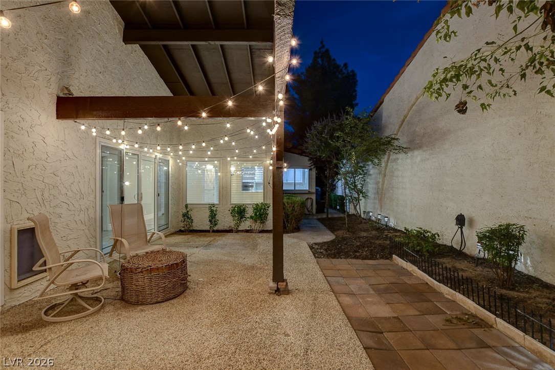 2216 Plaza Del Robles