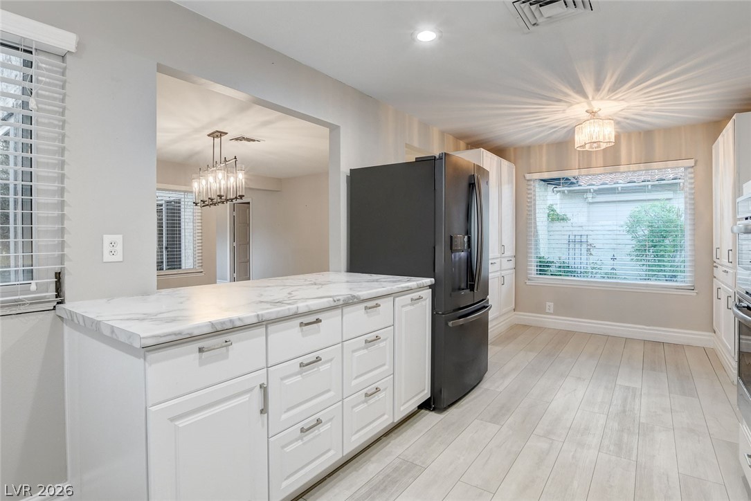 2216 Plaza Del Robles