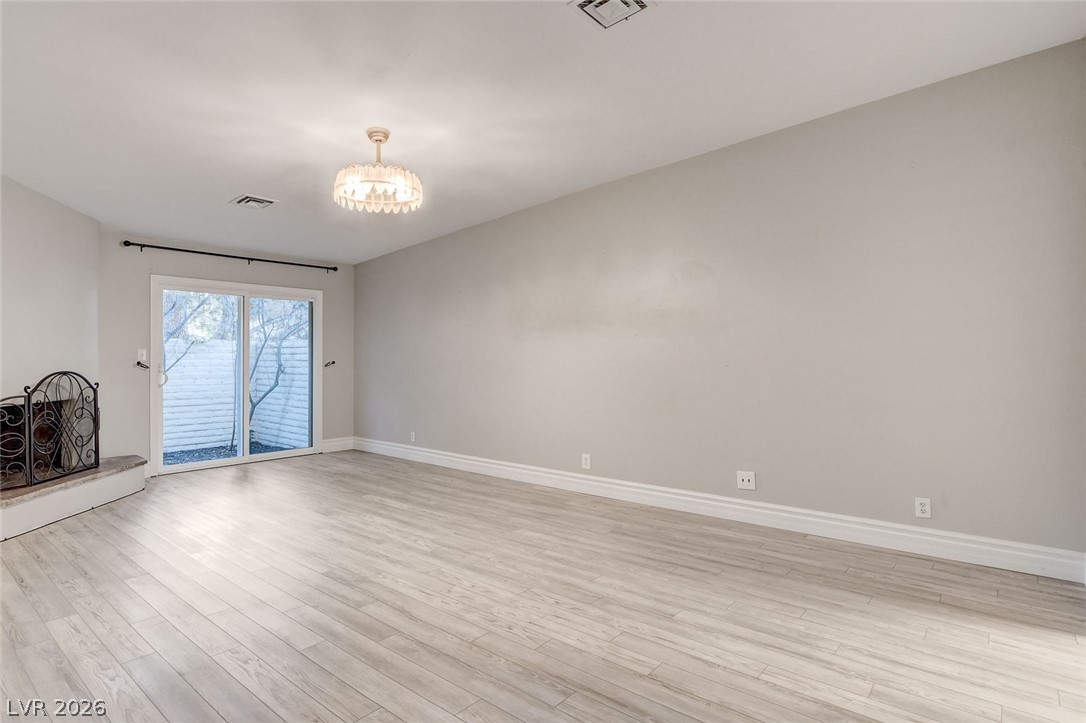 2216 Plaza Del Robles