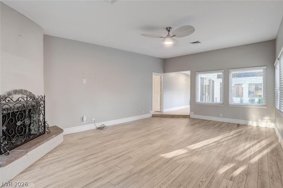 2216 Plaza Del Robles