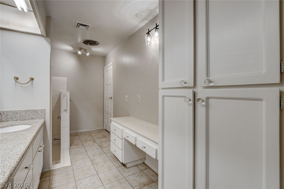 2216 Plaza Del Robles