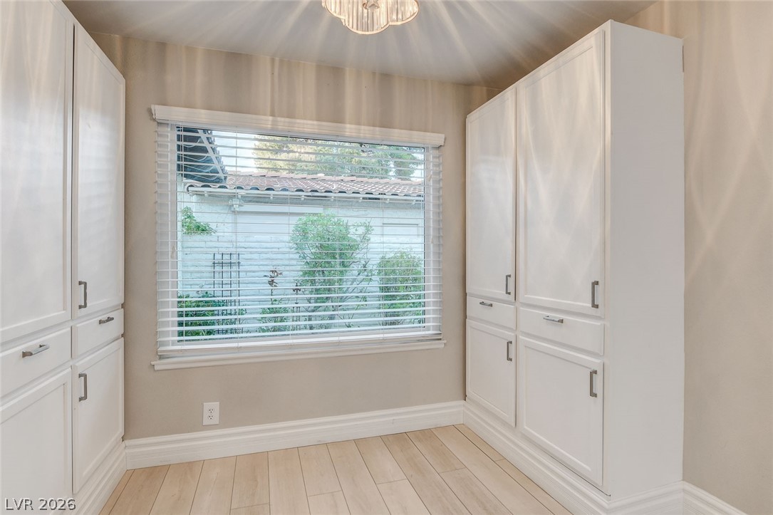 2216 Plaza Del Robles