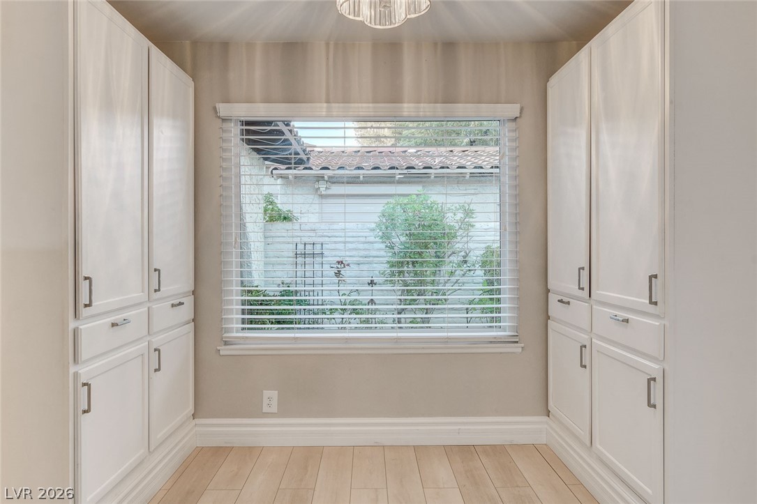 2216 Plaza Del Robles