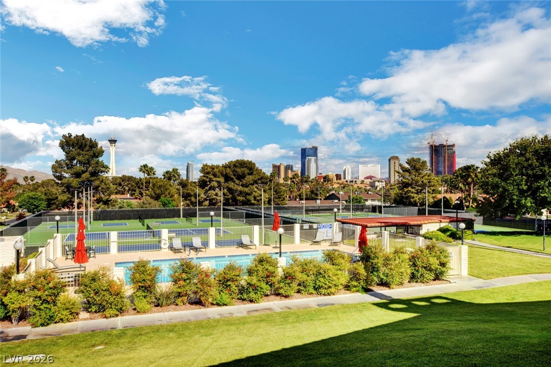 2216 Plaza Del Robles