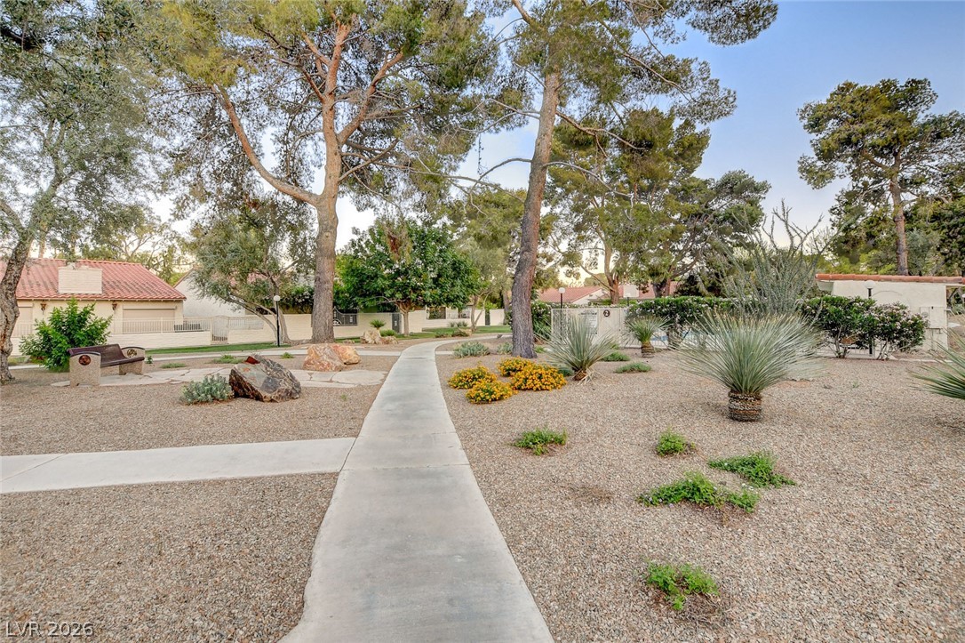 2216 Plaza Del Robles