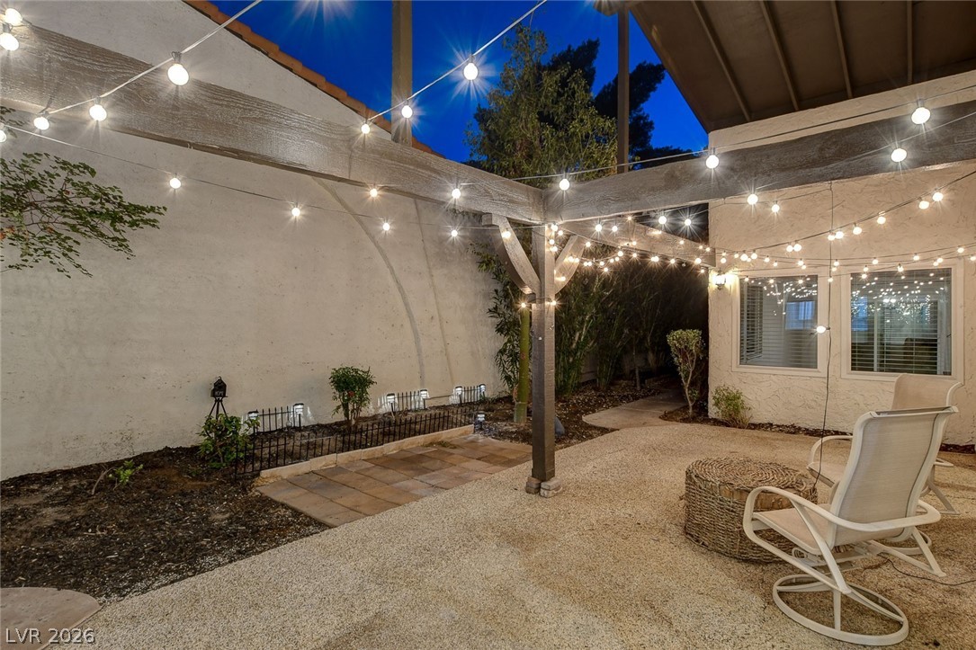 2216 Plaza Del Robles
