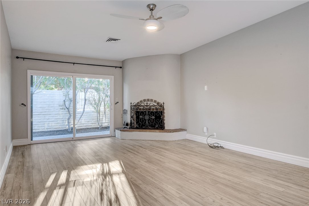 2216 Plaza Del Robles