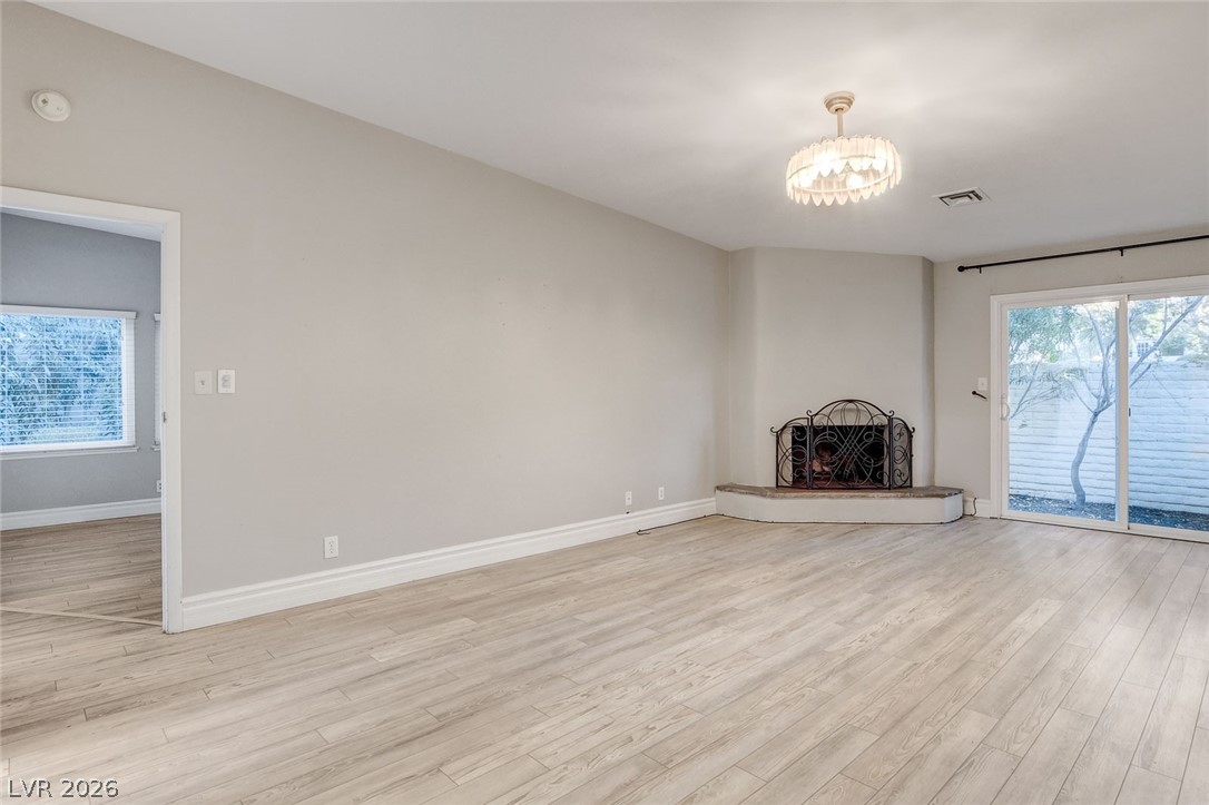 2216 Plaza Del Robles