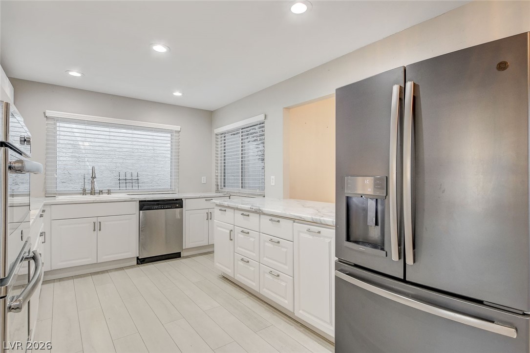 2216 Plaza Del Robles