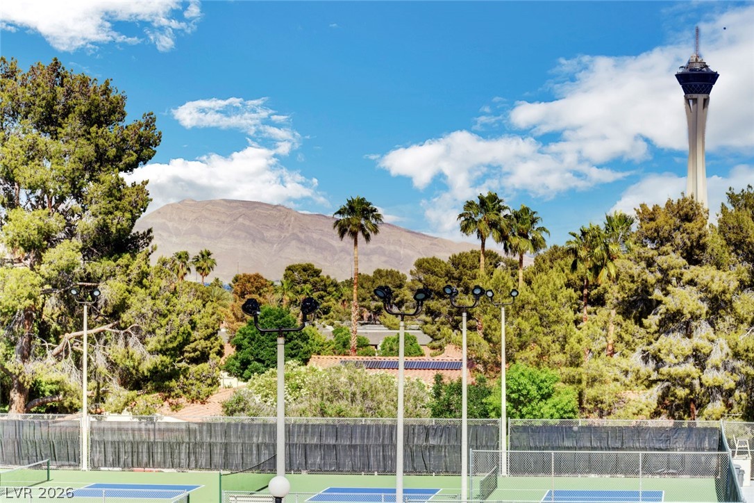 2216 Plaza Del Robles