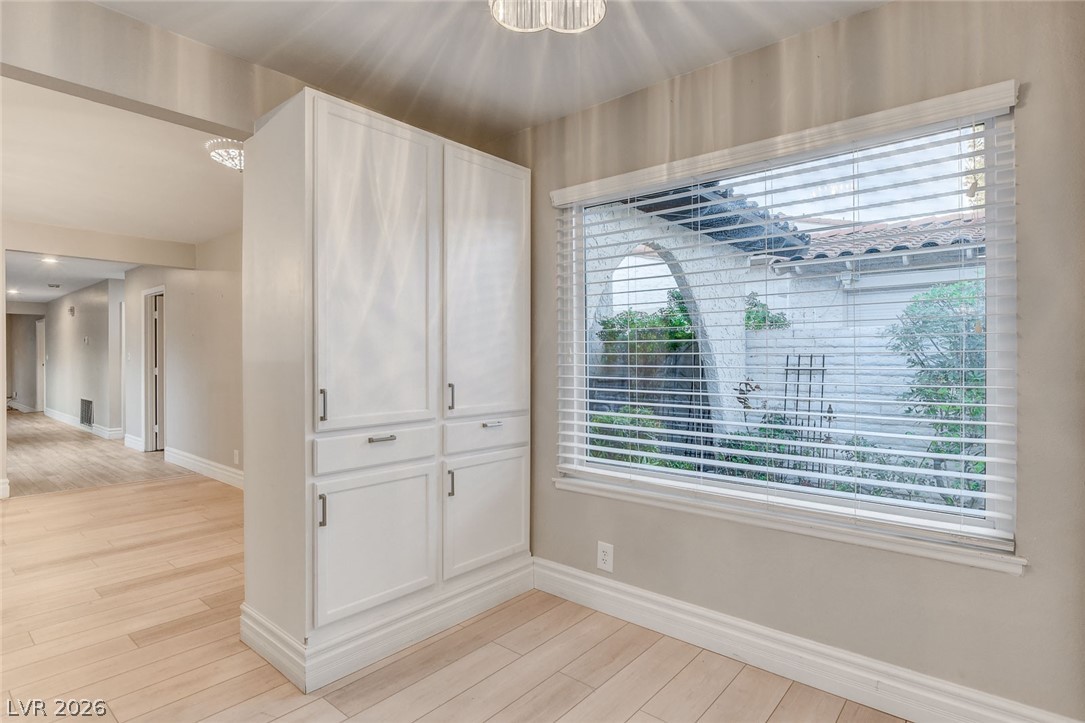 2216 Plaza Del Robles