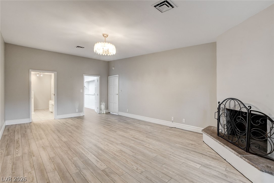2216 Plaza Del Robles