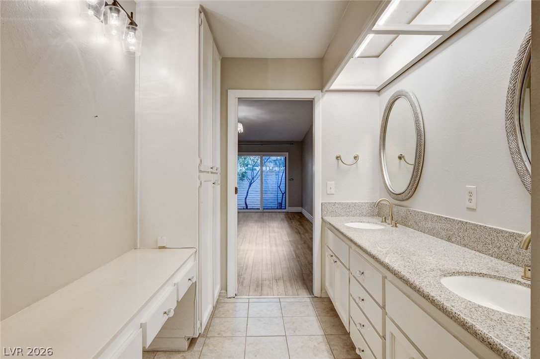 2216 Plaza Del Robles